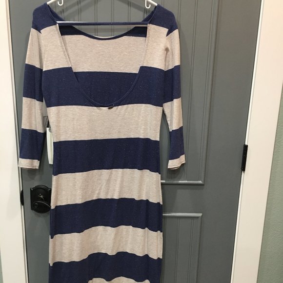Mid sleeve blue and white casual long dress - Picture 2 of 4